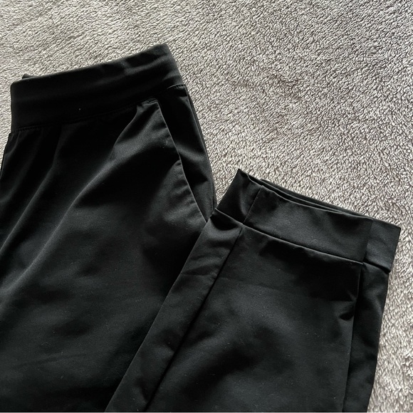 Uniqlo Joggers 🖤 - Picture 10 of 10